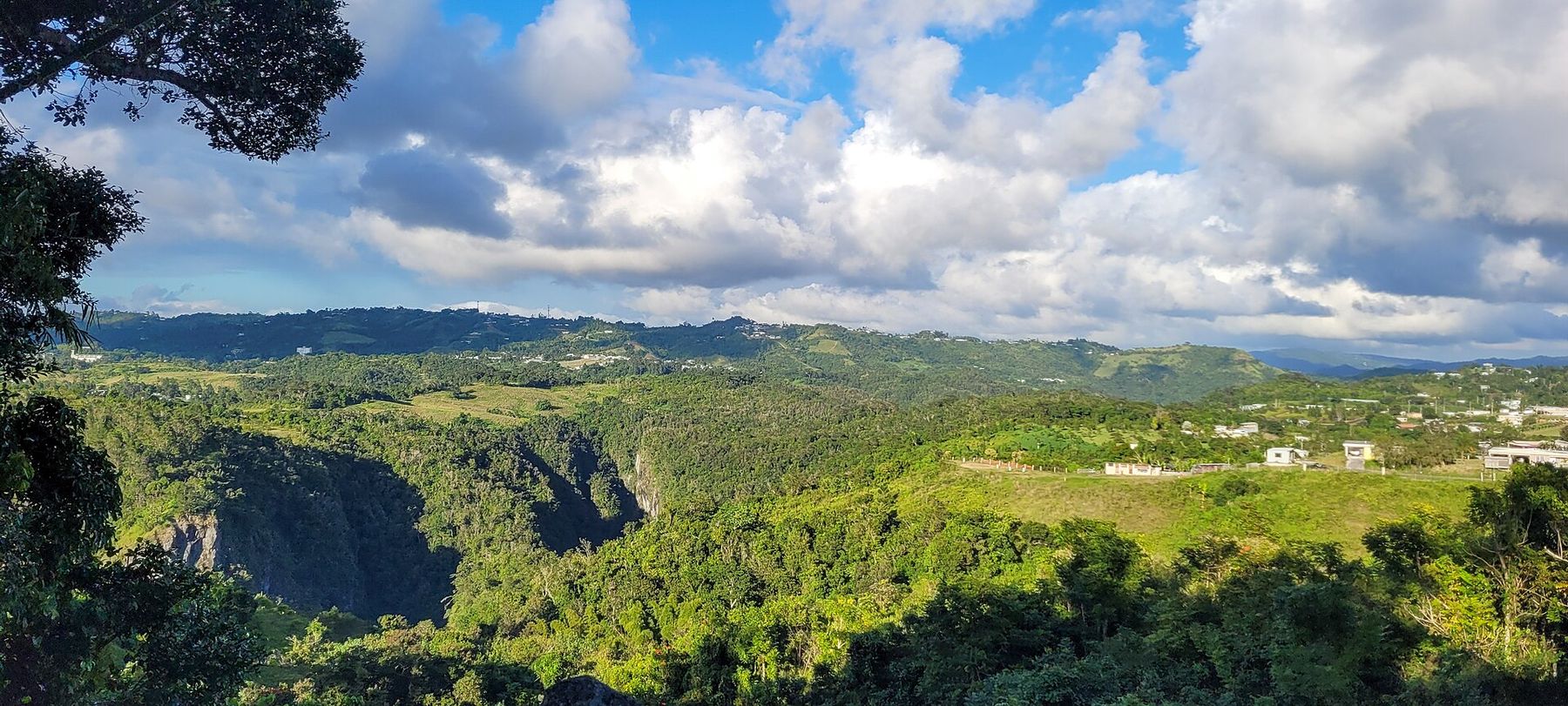 The green gorge of the San Cristóbal Canyon seen from above