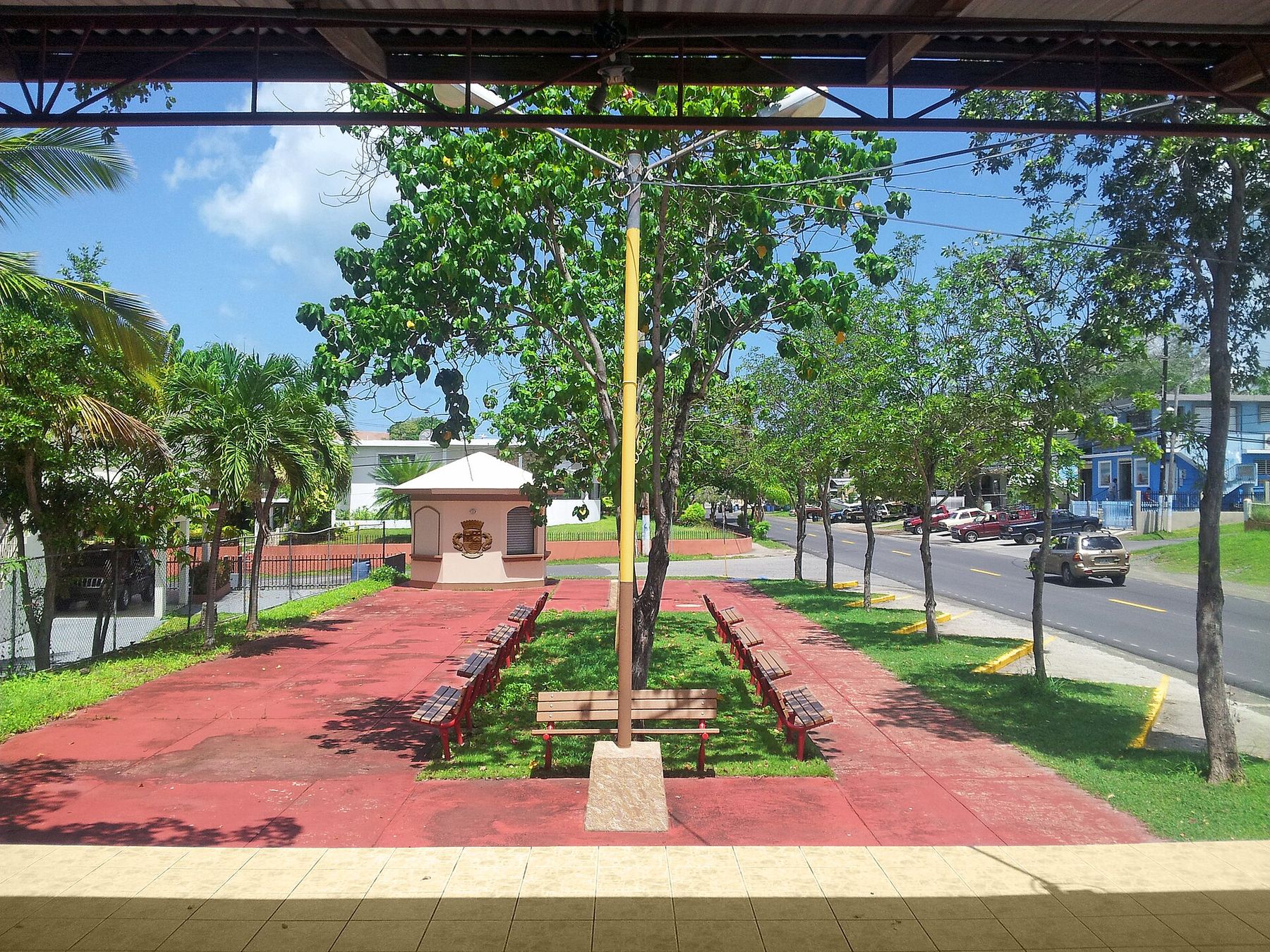 Bronze statue of the pirate Roberto Cofresí on a plaza in Boquerón